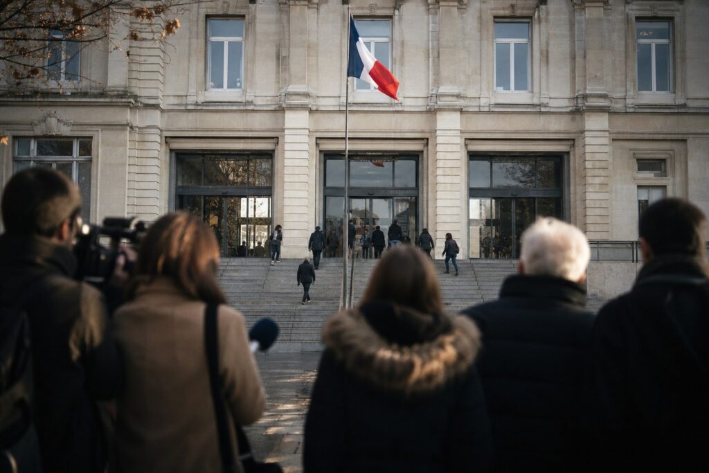 Procès de Robert Ménard : un maire peut signaler un mariage douteux, seul le procureur peut s'y opposer
