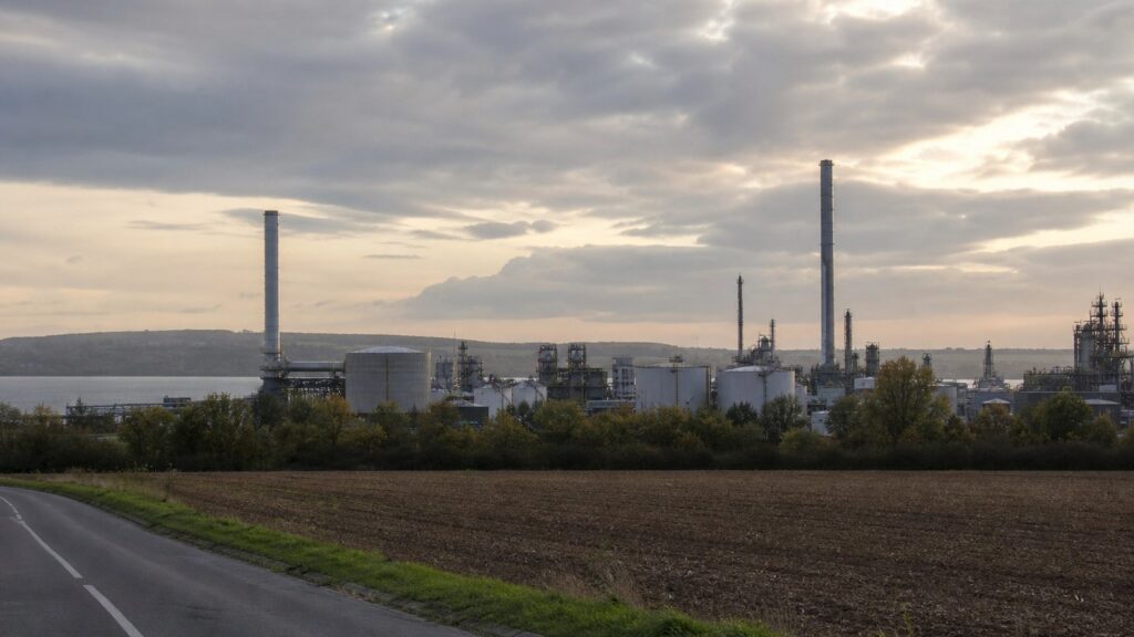 Pesticides : l’Union européenne allonge les autorisations, la contestation vise une usine de l’Eure