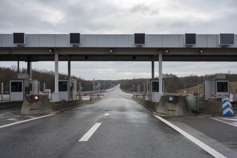 Taxe sur les autoroutes et aéroports : l&rsquo;État reprend 800 millions d&rsquo;euros aux concessionnaires